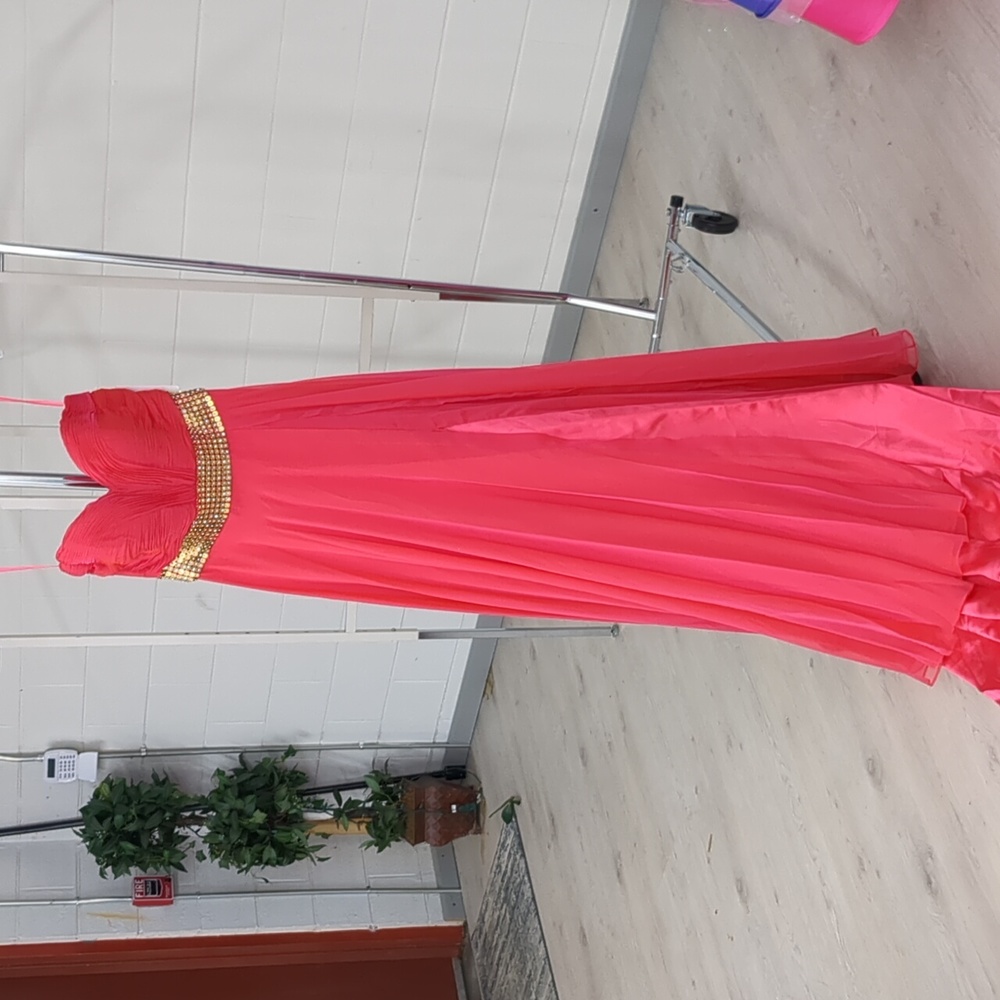 Ashley Lauren size 8 Fuchsia Gown